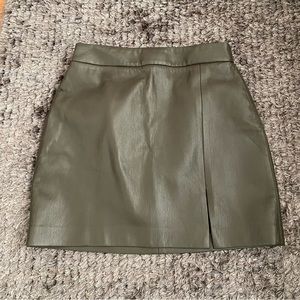 Aritzia Wilfred vegan leather skirt